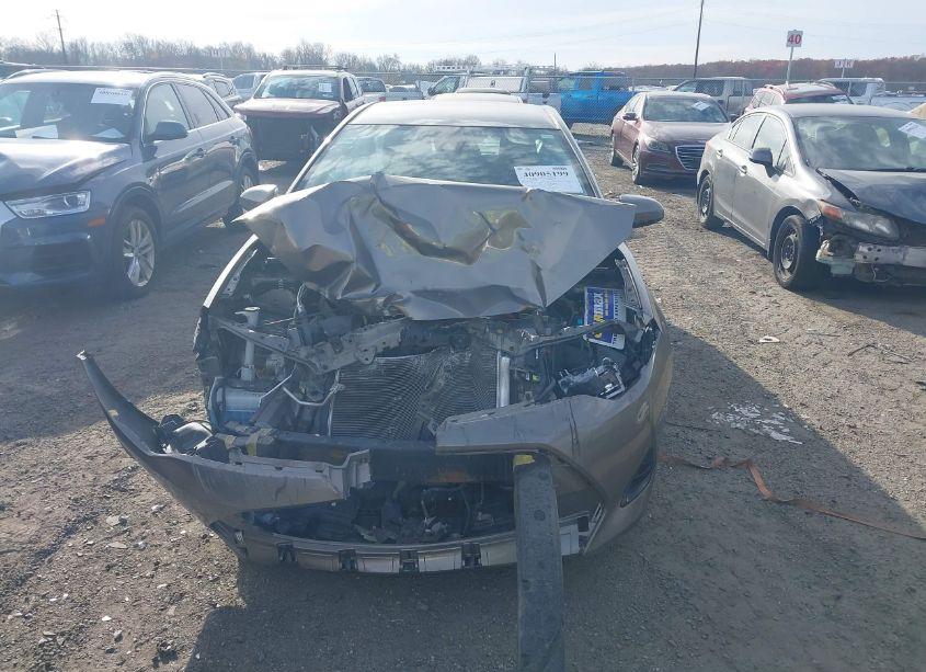 Photo 12 of 2018 Toyota Corolla LE (VIN 2T1BURHEXJC996481)