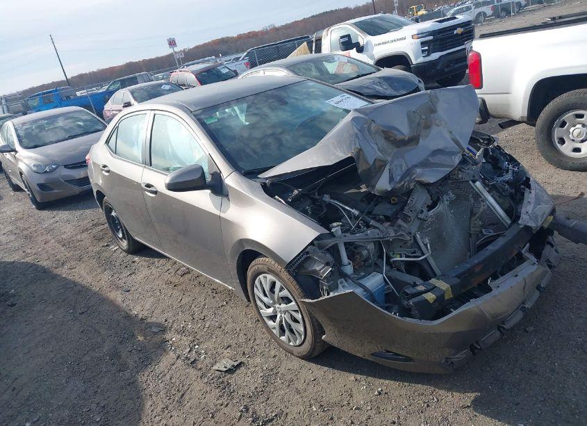 Photo 13 of 2018 Toyota Corolla LE (VIN 2T1BURHEXJC996481)