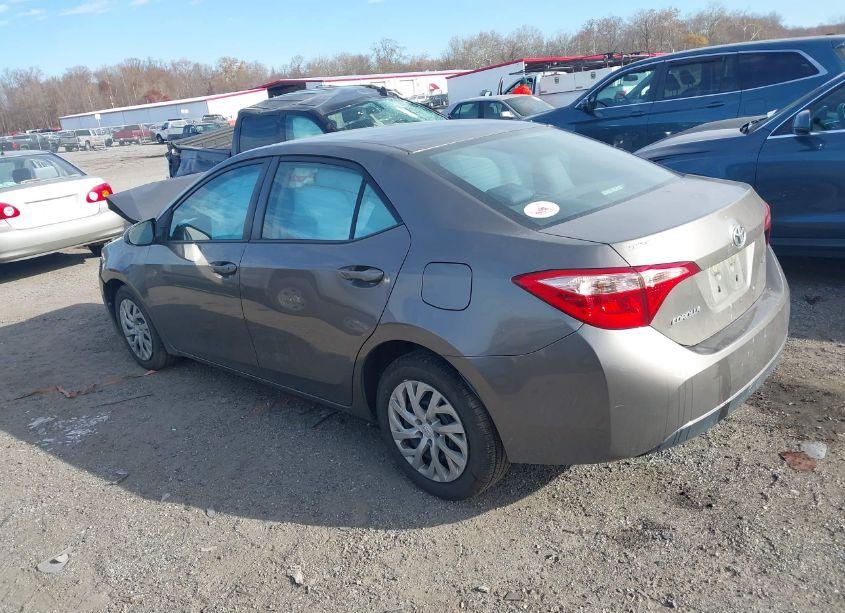 Photo 14 of 2018 Toyota Corolla LE (VIN 2T1BURHEXJC996481)