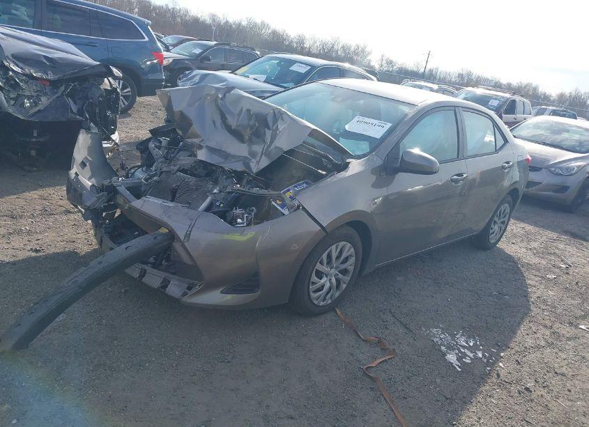 Photo 2 of 2018 Toyota Corolla LE (VIN 2T1BURHEXJC996481)