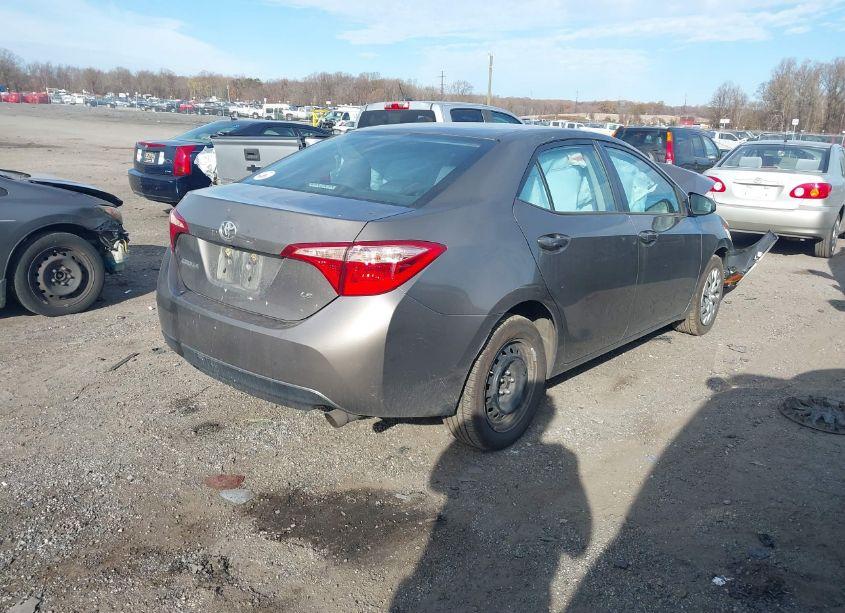 Photo 4 of 2018 Toyota Corolla LE (VIN 2T1BURHEXJC996481)