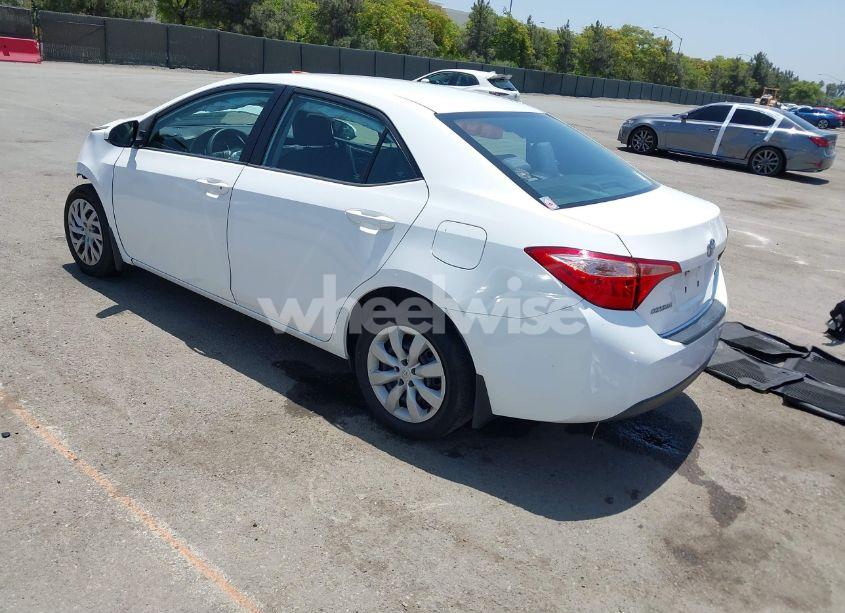Photo 3 of 2019 Toyota Corolla LE (VIN 2T1BURHEXKC125579)
