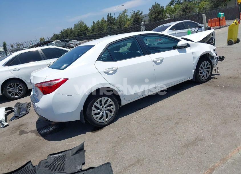 Photo 4 of 2019 Toyota Corolla LE (VIN 2T1BURHEXKC125579)