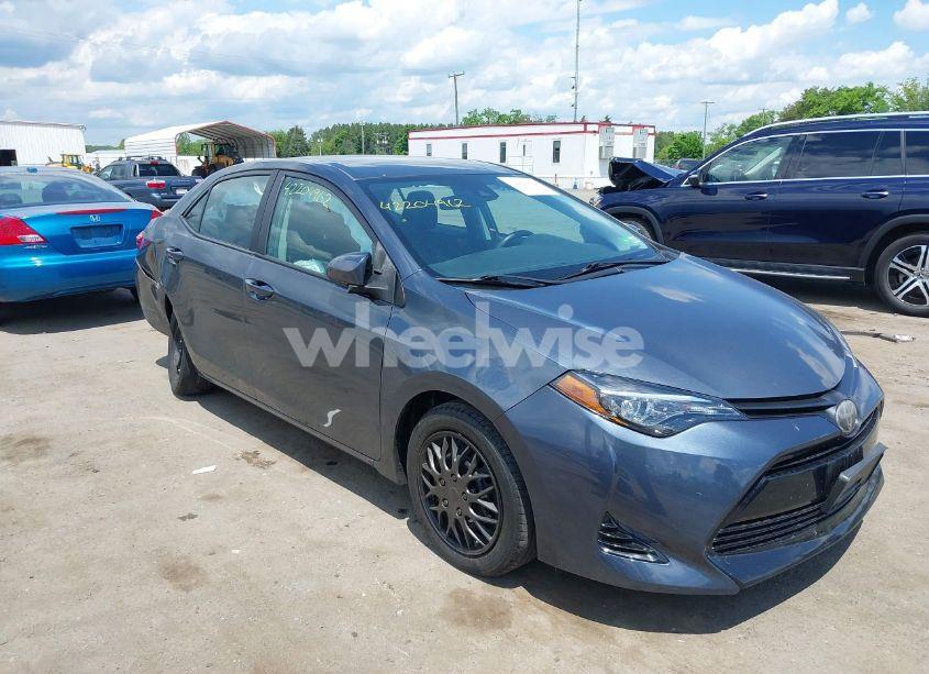 2019 Toyota Corolla LE (VIN 2T1BURHEXKC125758) main photo