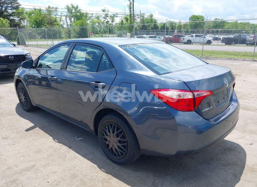 Photo 3 of 2019 Toyota Corolla LE (VIN 2T1BURHEXKC125758)