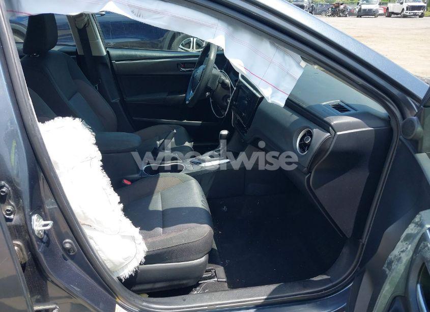 Photo 5 of 2019 Toyota Corolla LE (VIN 2T1BURHEXKC125758)