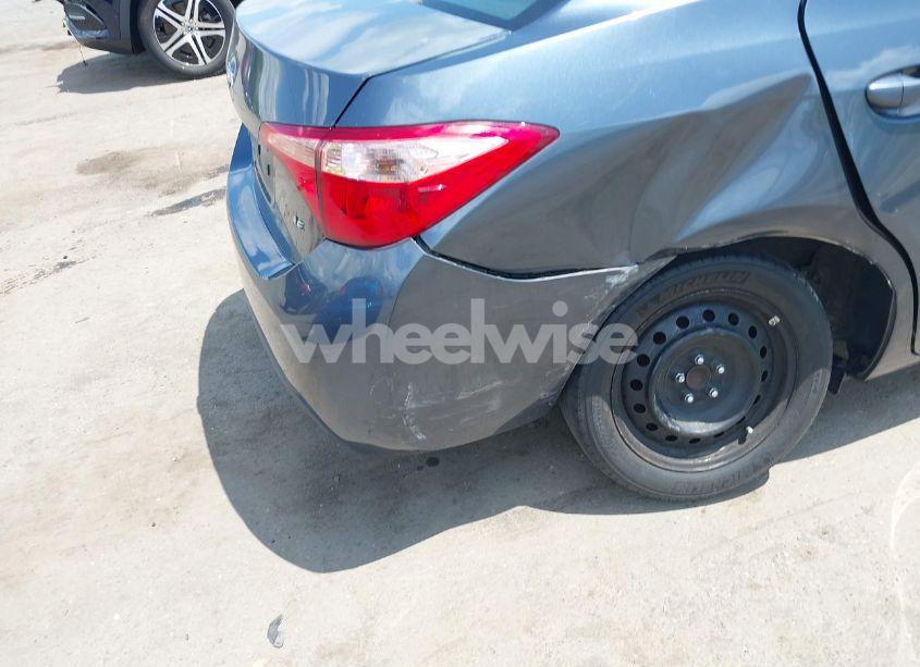 Photo 6 of 2019 Toyota Corolla LE (VIN 2T1BURHEXKC125758)