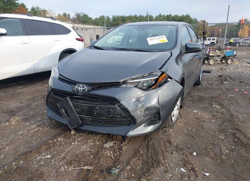 Photo 2 of 2019 Toyota Corolla L (VIN 2T1BURHEXKC126988)