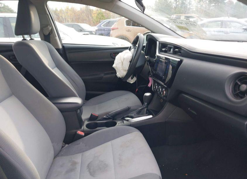 Photo 5 of 2019 Toyota Corolla L (VIN 2T1BURHEXKC126988)