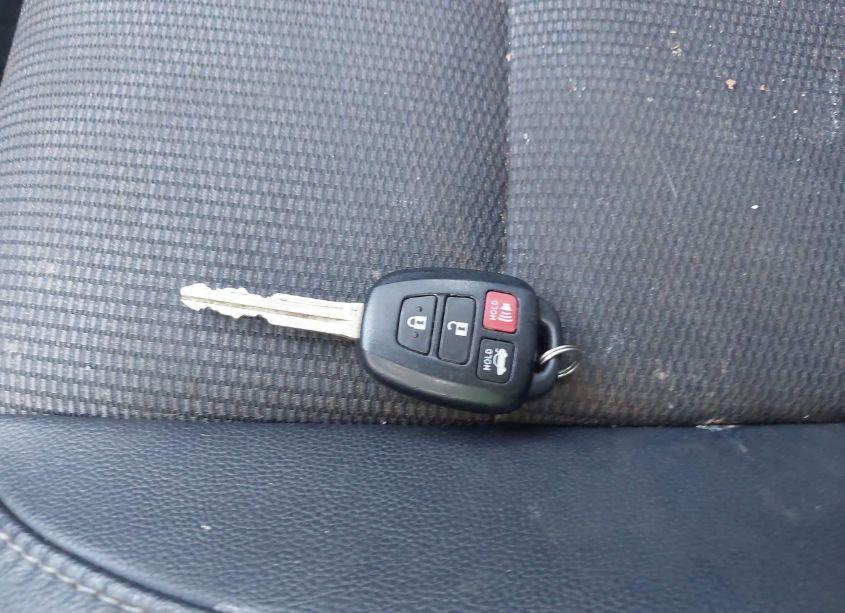 Photo 11 of 2019 Toyota Corolla SE (VIN 2T1BURHEXKC131771)