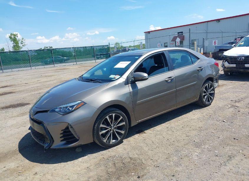 Photo 2 of 2019 Toyota Corolla SE (VIN 2T1BURHEXKC131771)