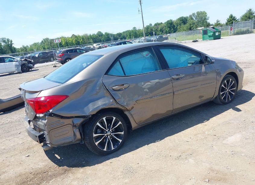 Photo 4 of 2019 Toyota Corolla SE (VIN 2T1BURHEXKC131771)