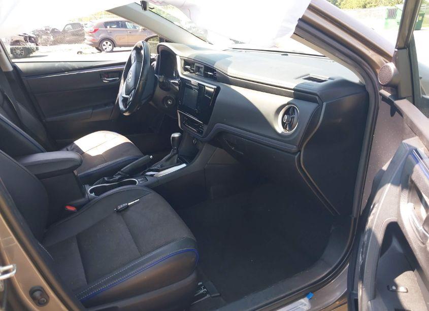 Photo 5 of 2019 Toyota Corolla SE (VIN 2T1BURHEXKC131771)