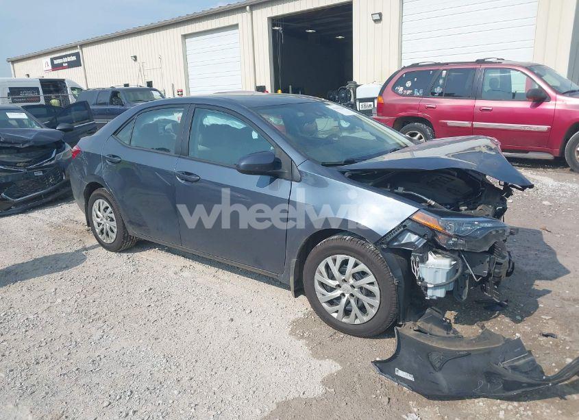 2019 Toyota Corolla LE (VIN 2T1BURHEXKC144519) main photo