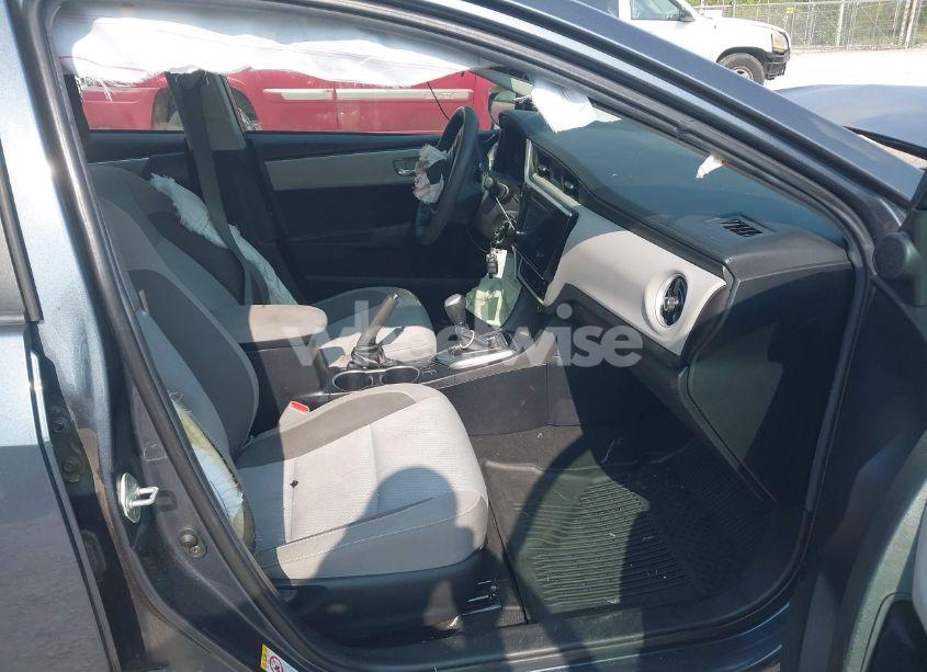 Photo 5 of 2019 Toyota Corolla LE (VIN 2T1BURHEXKC144519)