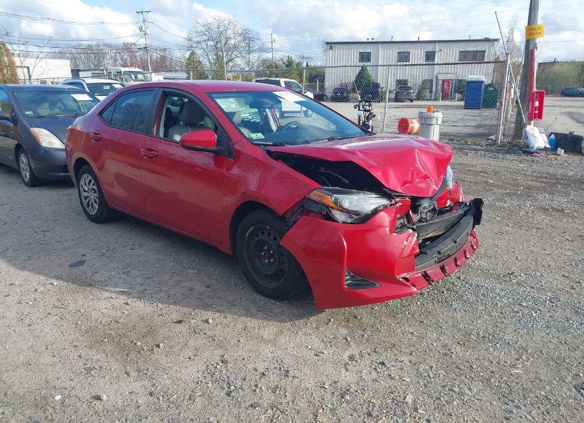 2019 Toyota Corolla LE (VIN 2T1BURHEXKC190139) main photo