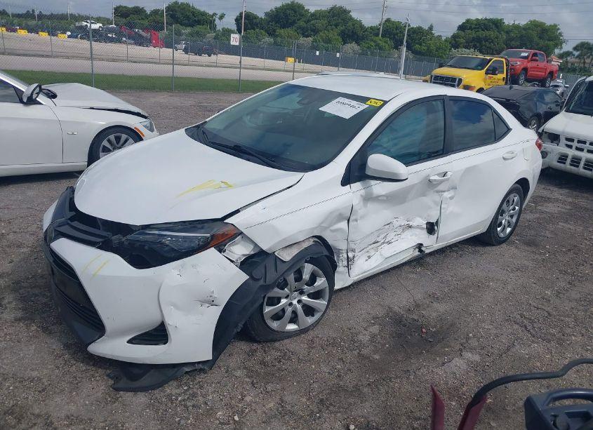Photo 2 of 2019 Toyota Corolla LE (VIN 2T1BURHEXKC192408)