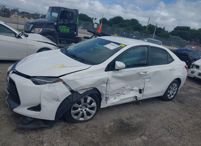 Photo 6 of 2019 Toyota Corolla LE (VIN 2T1BURHEXKC192408)