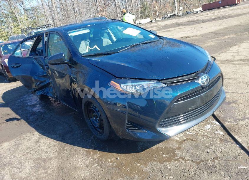 2019 Toyota Corolla LE (VIN 2T1BURHEXKC199469) main photo