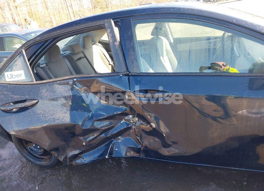 Photo 13 of 2019 Toyota Corolla LE (VIN 2T1BURHEXKC199469)