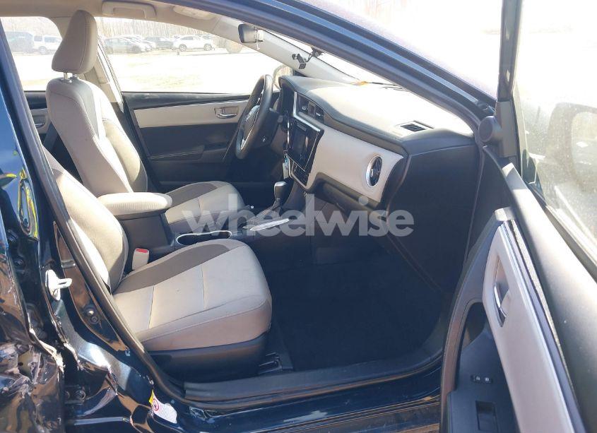 Photo 5 of 2019 Toyota Corolla LE (VIN 2T1BURHEXKC199469)