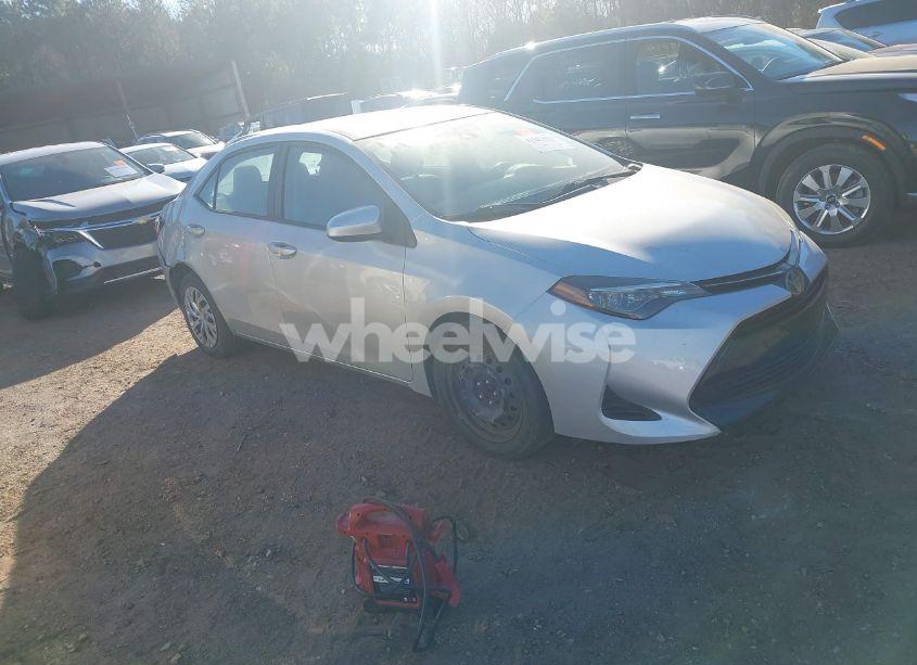 2019 Toyota Corolla LE (VIN 2T1BURHEXKC208686) main photo