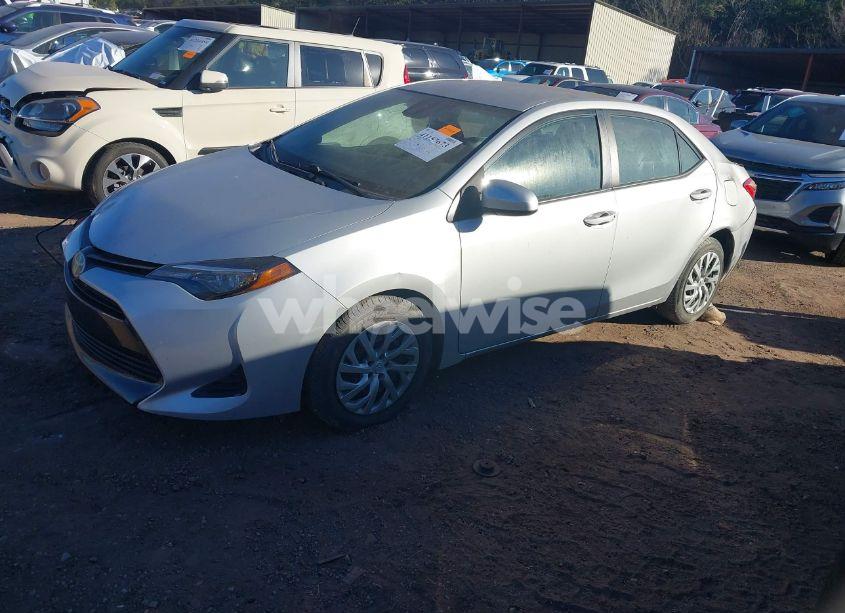 Photo 2 of 2019 Toyota Corolla LE (VIN 2T1BURHEXKC208686)