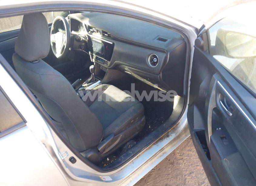 Photo 5 of 2019 Toyota Corolla LE (VIN 2T1BURHEXKC208686)