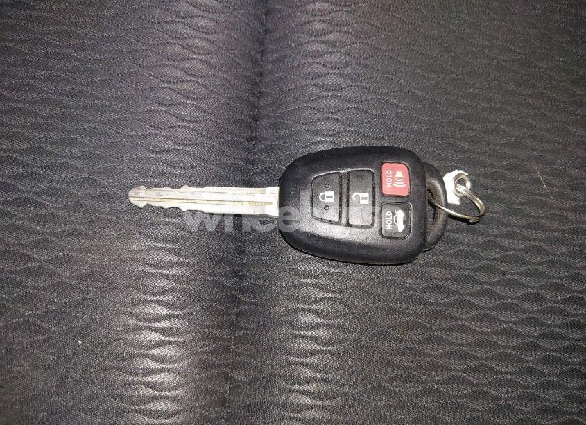 Photo 11 of 2019 Toyota Corolla LE (VIN 2T1BURHEXKC213161)