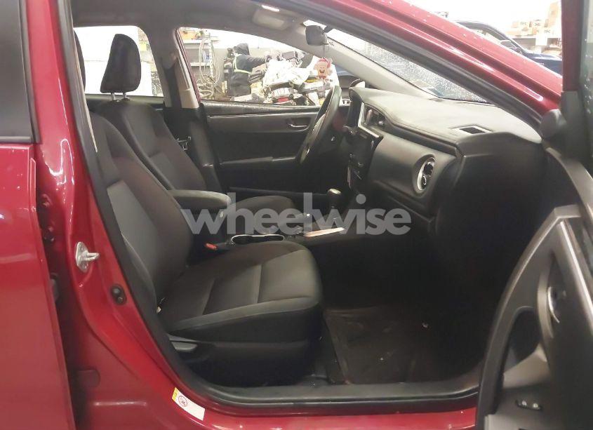 Photo 5 of 2019 Toyota Corolla LE (VIN 2T1BURHEXKC213161)