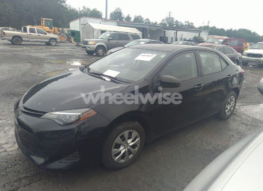 Photo 2 of 2019 Toyota Corolla L (VIN 2T1BURHEXKC215007)