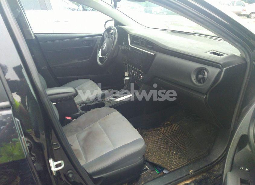 Photo 5 of 2019 Toyota Corolla L (VIN 2T1BURHEXKC215007)