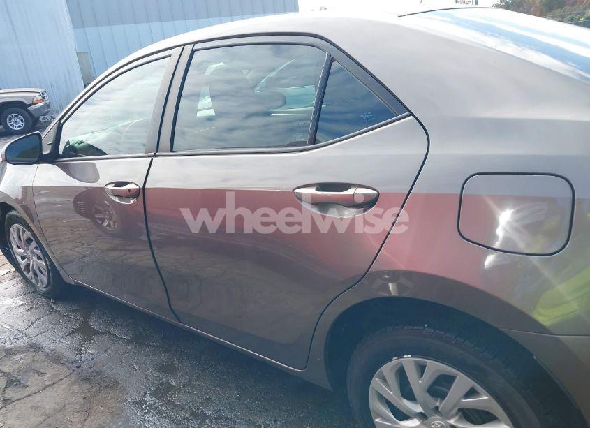 Photo 14 of 2019 Toyota Corolla LE (VIN 2T1BURHEXKC219090)