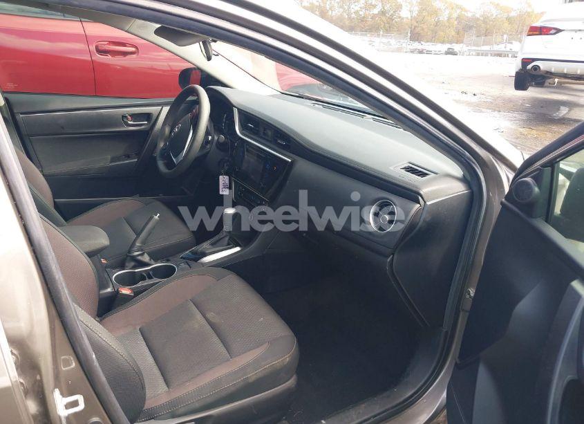 Photo 5 of 2019 Toyota Corolla LE (VIN 2T1BURHEXKC219090)