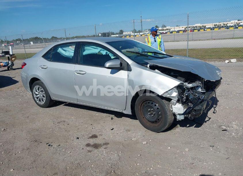 2019 Toyota Corolla LE (VIN 2T1BURHEXKC222037) main photo