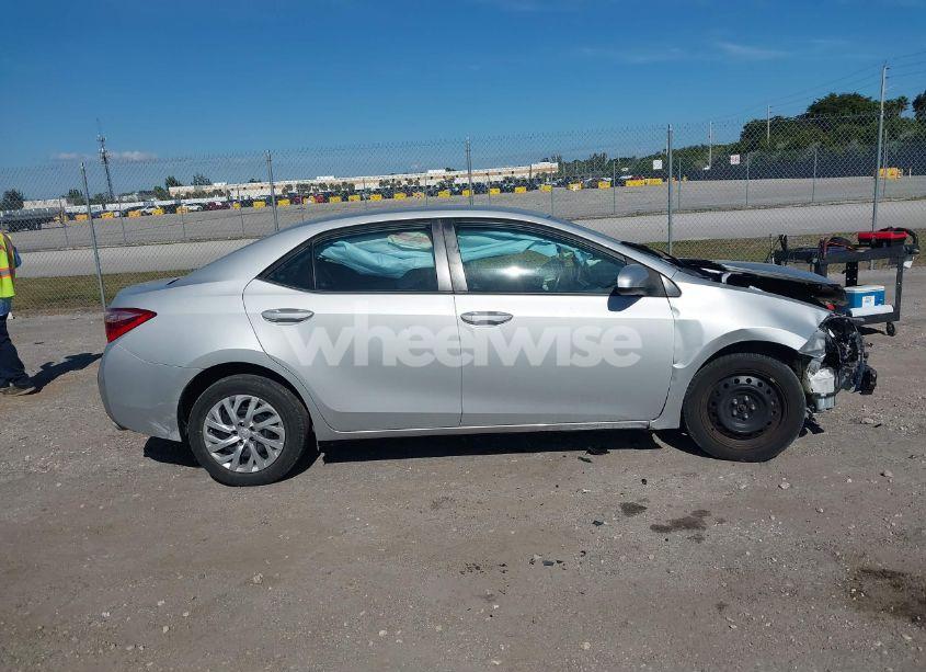 Photo 13 of 2019 Toyota Corolla LE (VIN 2T1BURHEXKC222037)