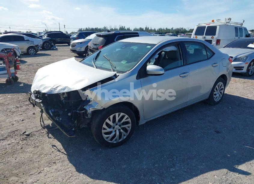 Photo 2 of 2019 Toyota Corolla LE (VIN 2T1BURHEXKC222037)