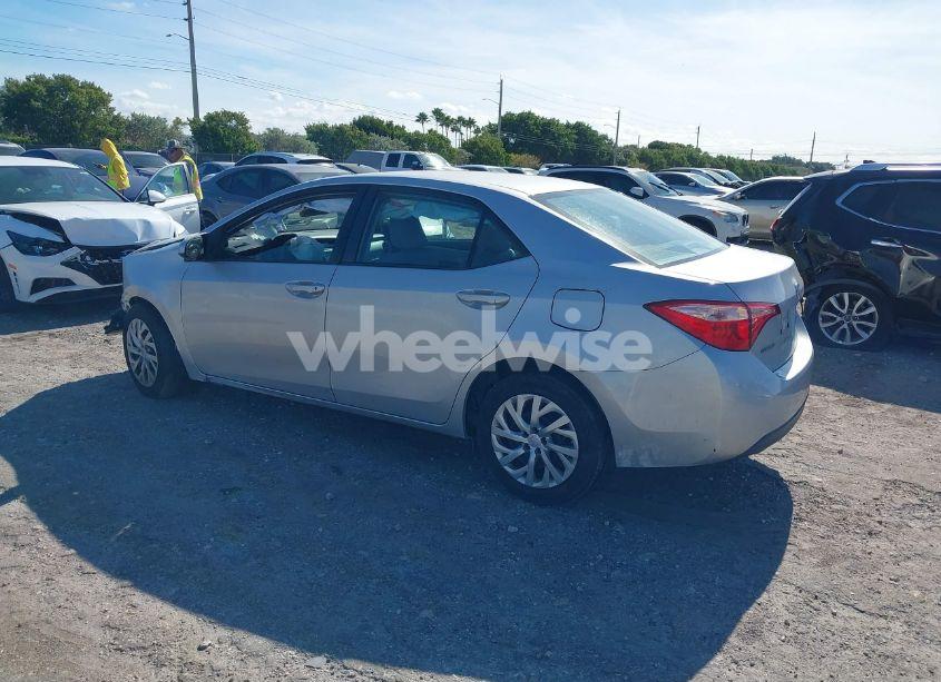 Photo 3 of 2019 Toyota Corolla LE (VIN 2T1BURHEXKC222037)