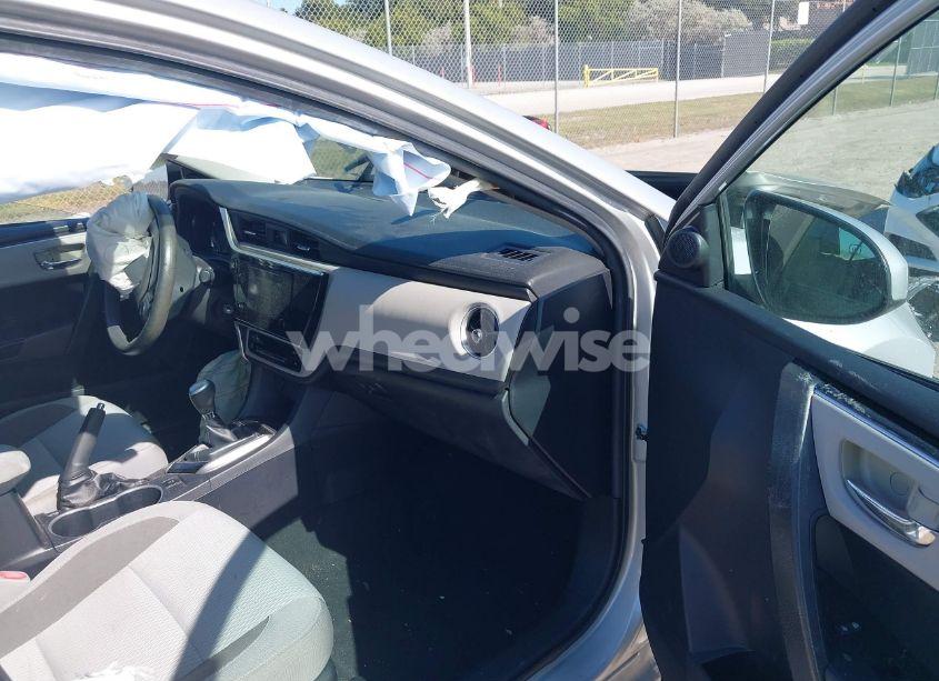 Photo 5 of 2019 Toyota Corolla LE (VIN 2T1BURHEXKC222037)