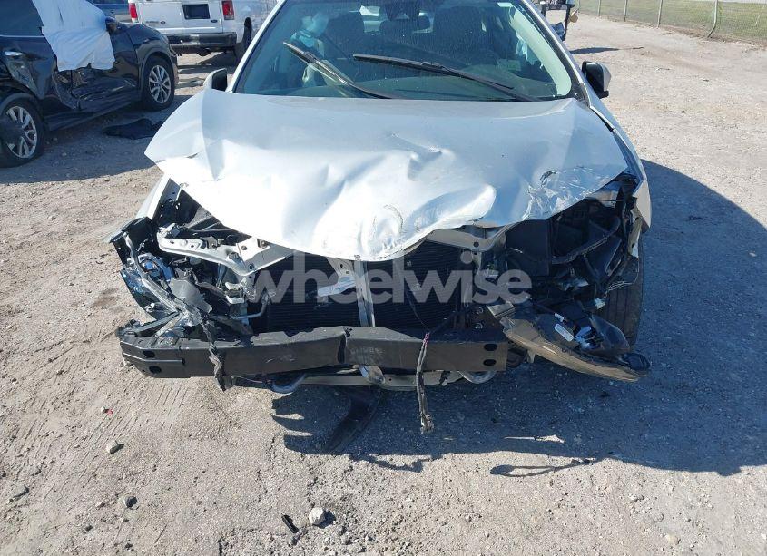 Photo 6 of 2019 Toyota Corolla LE (VIN 2T1BURHEXKC222037)