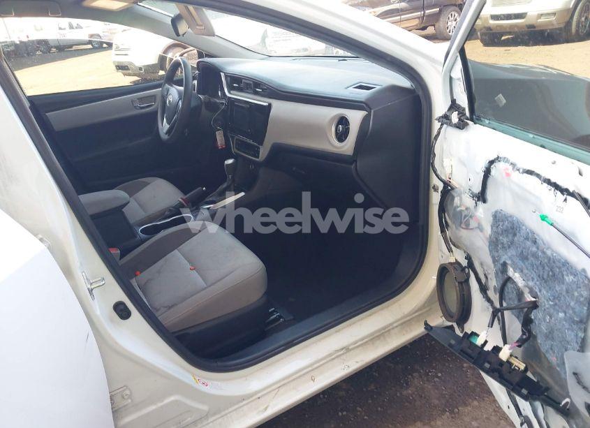 Photo 5 of 2019 Toyota Corolla LE (VIN 2T1BURHEXKC230753)