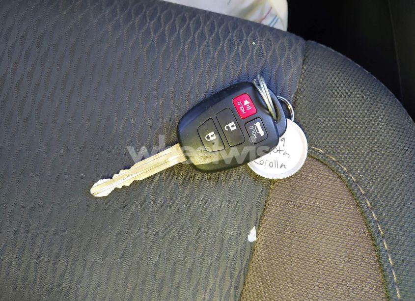 Photo 11 of 2019 Toyota Corolla LE (VIN 2T1BURHEXKC232003)