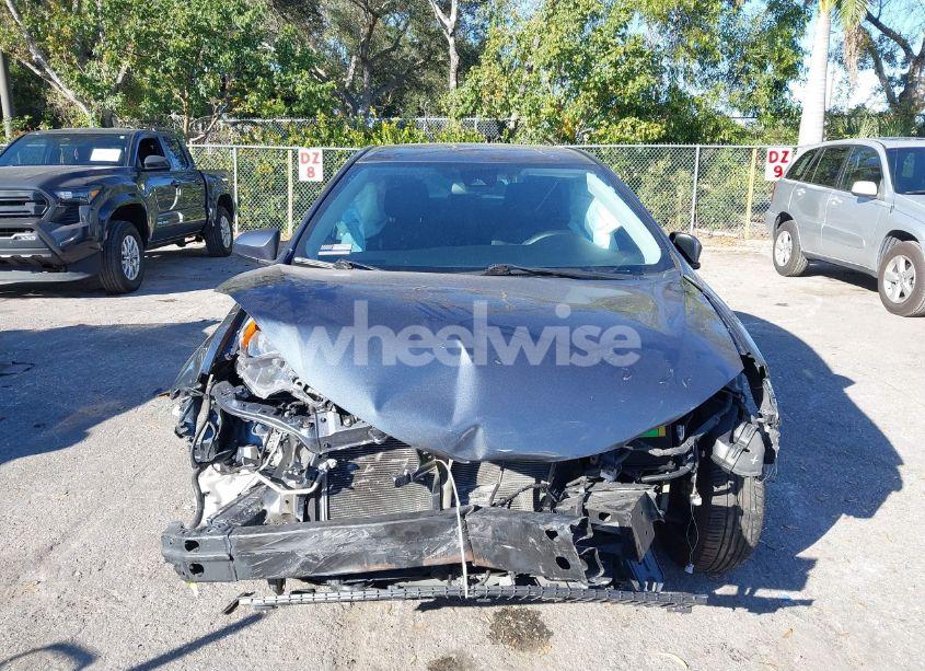 Photo 12 of 2019 Toyota Corolla LE (VIN 2T1BURHEXKC232003)