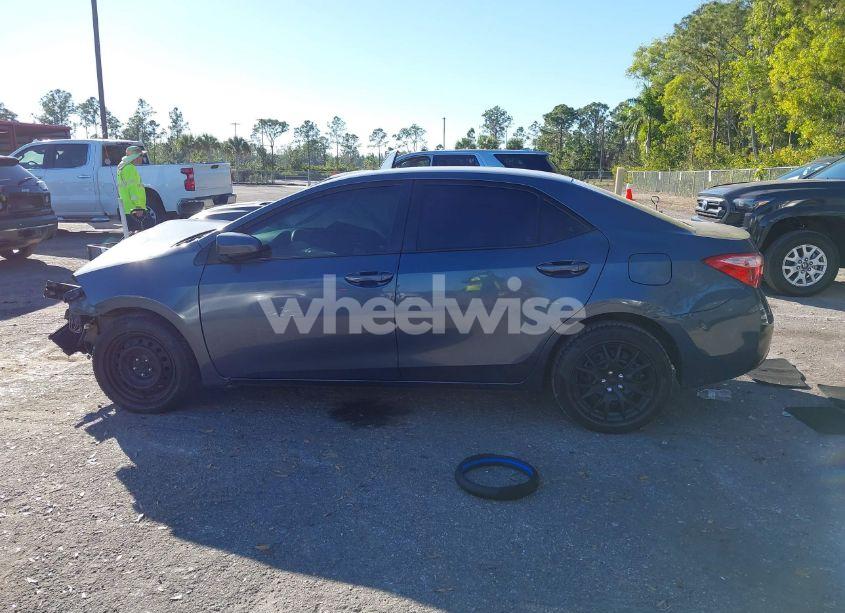 Photo 14 of 2019 Toyota Corolla LE (VIN 2T1BURHEXKC232003)