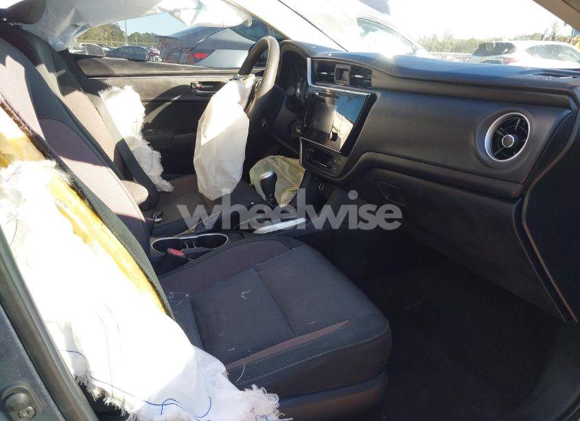 Photo 5 of 2019 Toyota Corolla LE (VIN 2T1BURHEXKC232003)