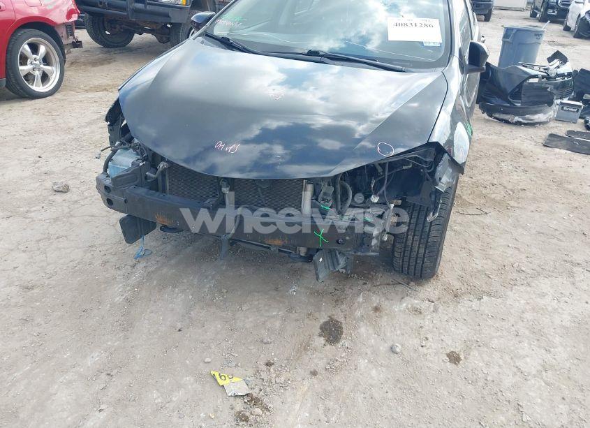 Photo 6 of 2019 Toyota Corolla LE (VIN 2T1BURHEXKC238495)