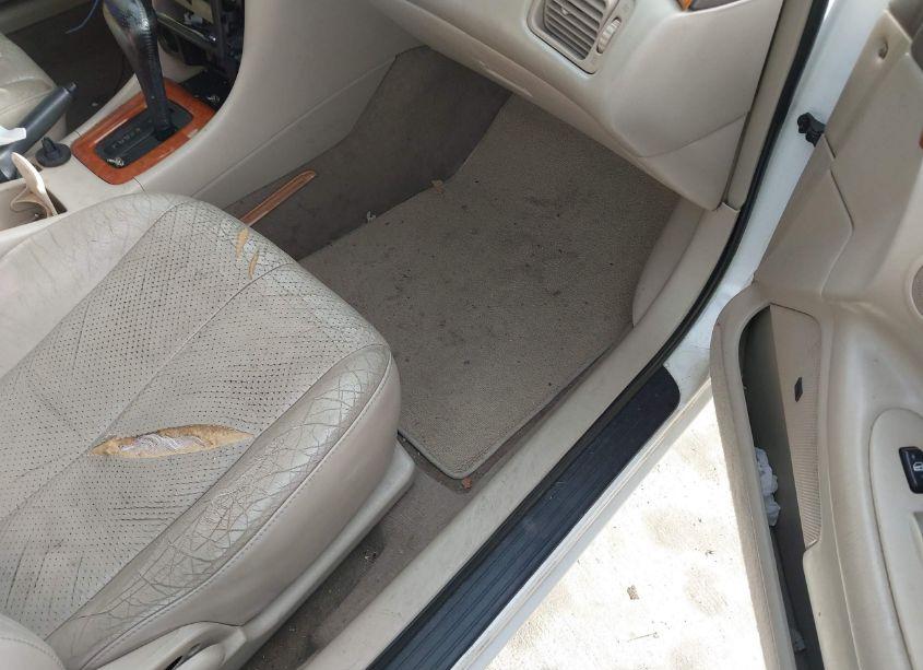 Photo 5 of 2002 Toyota Camry SOLARA SLE V6 (VIN 2T1CF22PX2C596762)