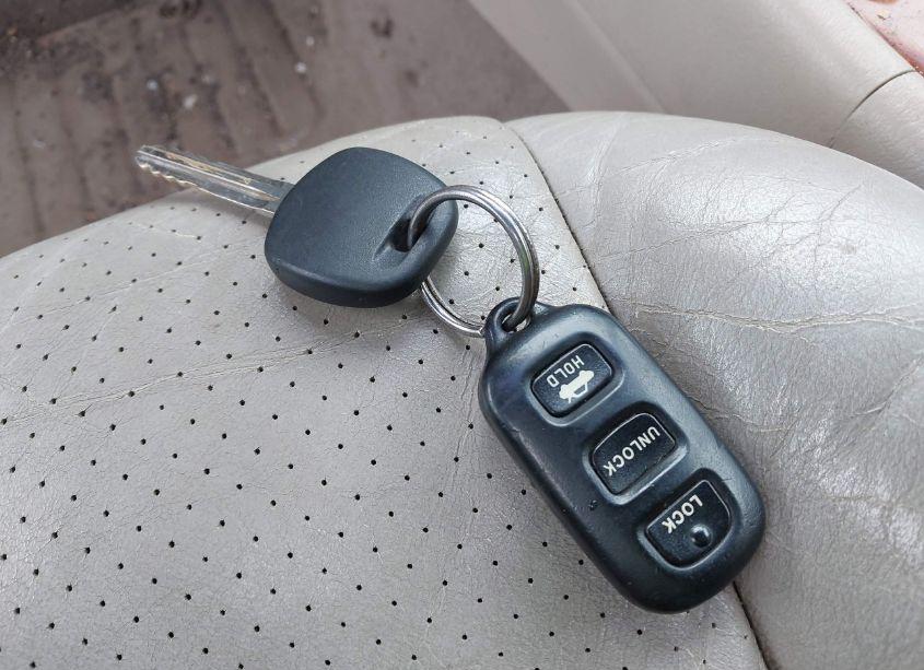 Photo 11 of 2002 Toyota Camry SOLARA SLE V6 (VIN 2T1FF28PX2C595230)