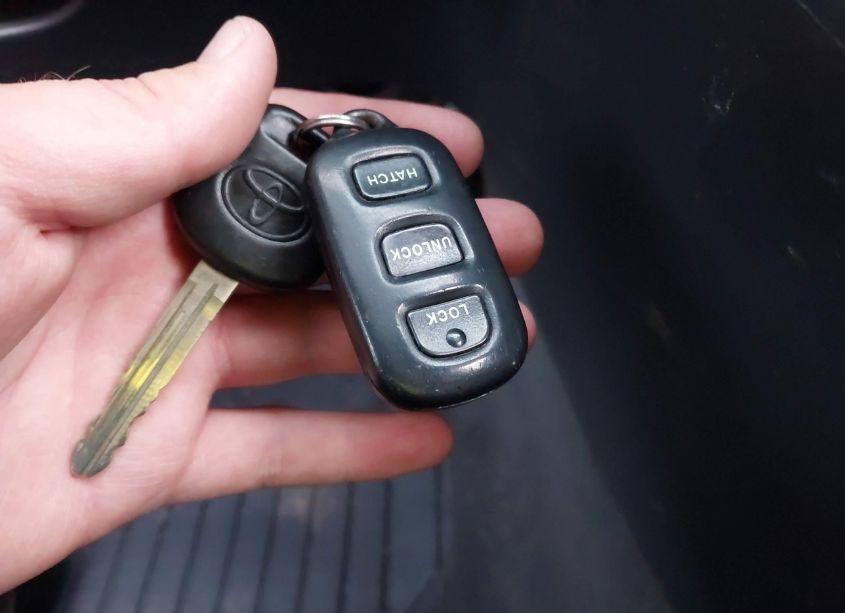 Photo 11 of 2005 Toyota Matrix XR (VIN 2T1KR30E05C337633)