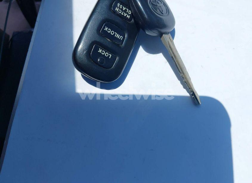 Photo 11 of 2007 Toyota Matrix XR (VIN 2T1KR30E87C624527)